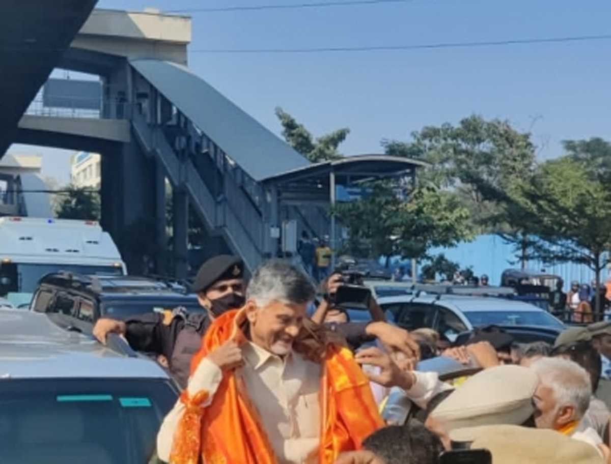 चंद्रबाबू नायडू जनसभा को संबोधित करने के लिए खम्मम रवाना चंद्रबाबू नायडू जनसभा को संबोधित करने के लिए खम्मम रवाना